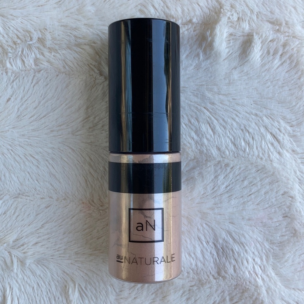 Au Naturale Powder Highlighter in “Aura”